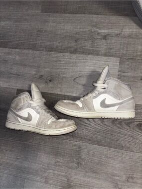 Jordan 1 Mid SE Neutral Grey Sail